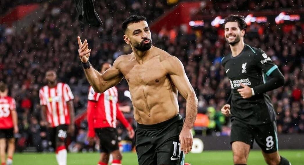 هل تستمر هيمنة الفرعون المصري على عرش إنجلترا بعقد جديد؟