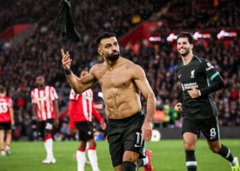 هل تستمر هيمنة الفرعون المصري على عرش إنجلترا بعقد جديد؟