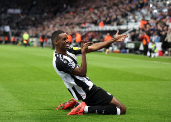 ليفربول يكسر حصار نيوكاسل على إيزاك بأضخم عرض في تاريخه