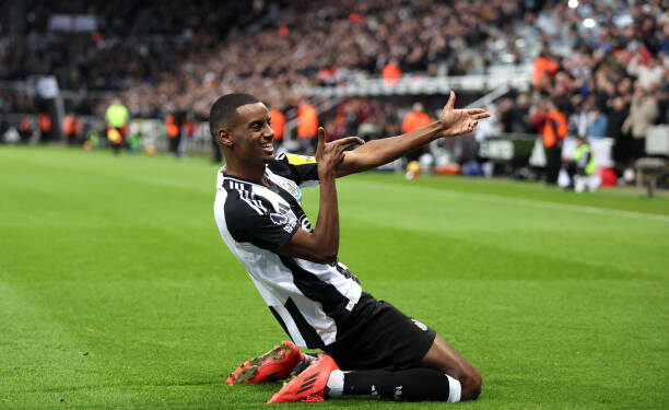 ليفربول يكسر حصار نيوكاسل على إيزاك بأضخم عرض في تاريخه