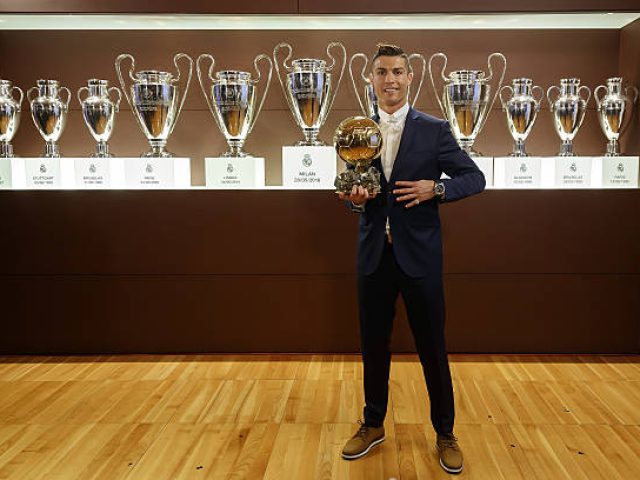 MADRID, SPAIN - DECEMBER 12:  Cristiano Ronaldo of Real Madrid poses with the Ballon D'Or 2016 trophy at Estadio Santiago Bernabeu on December 12, 2016 in Madrid, Spain.  (Photo by Angel Martinez/Real Madrid via Getty Images)