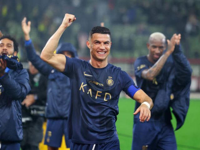 BURAYDAH, SAUDI ARABIA - DECEMBER 30: Cristiano Ronaldo of Al Nassr celebrates after winning the Saudi Pro League match between Al-Taawoun and Al-Nassr at King Abdullah Sport City Stadium on December 30, 2023 in Buraydah, Saudi Arabia. (Photo by Yasser Bakhsh/Getty Images)